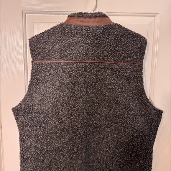 NWOT REVERSIBLE Gray and Brown Fleece Vest with Leather Trim - Picture 2 of 4